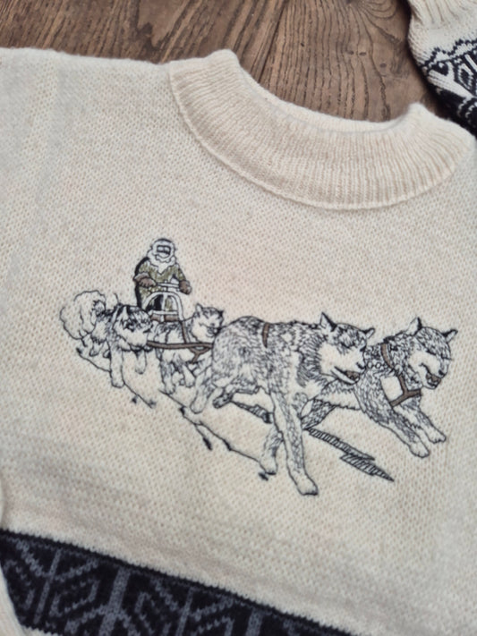 Crèmekleurige trui met sleeprint – maat 104 | 3 - 4 jaar