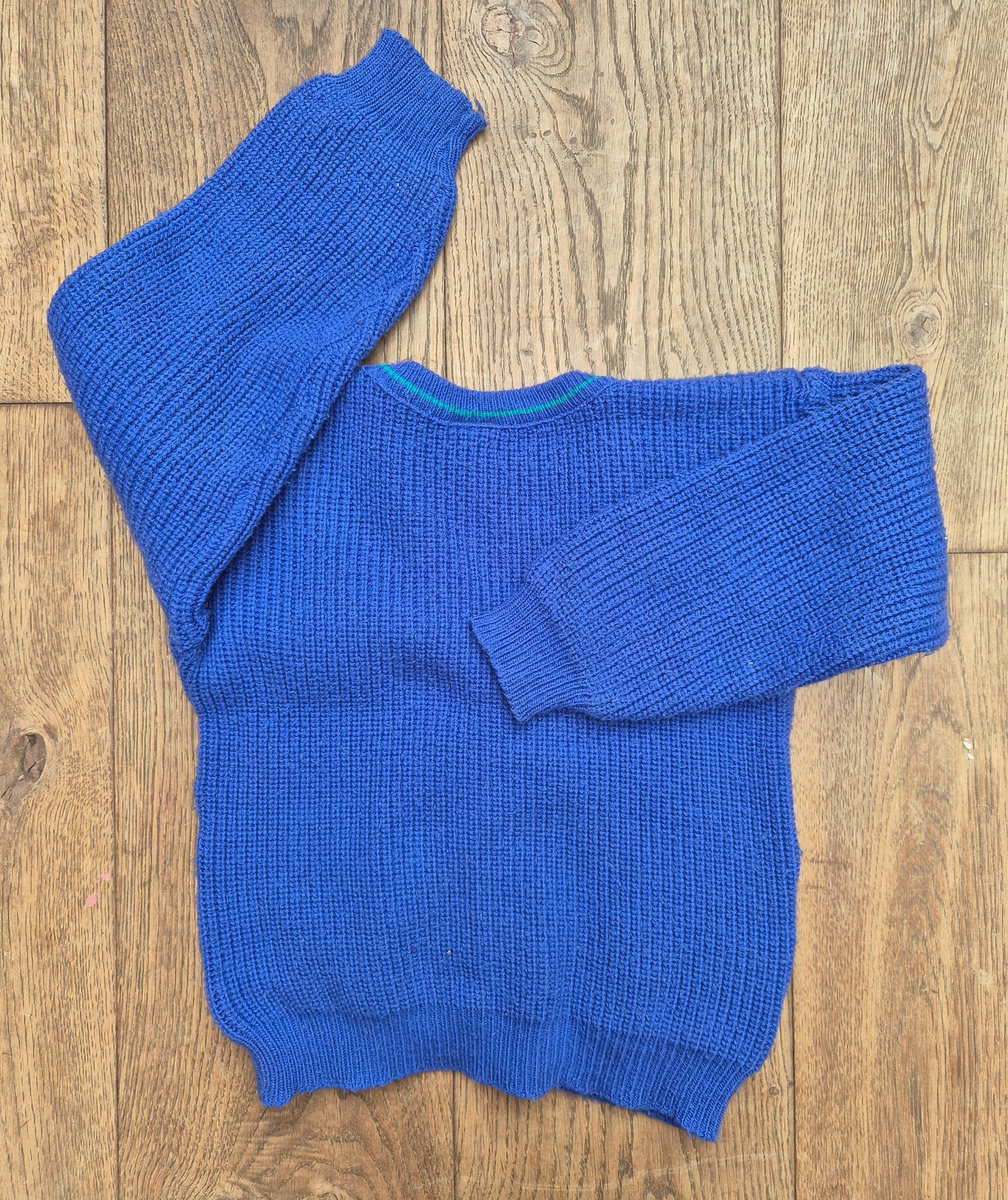 Paars gebreid vest met gekleurde knopen – maat 104 | leeftijd 3 - 4 jaar