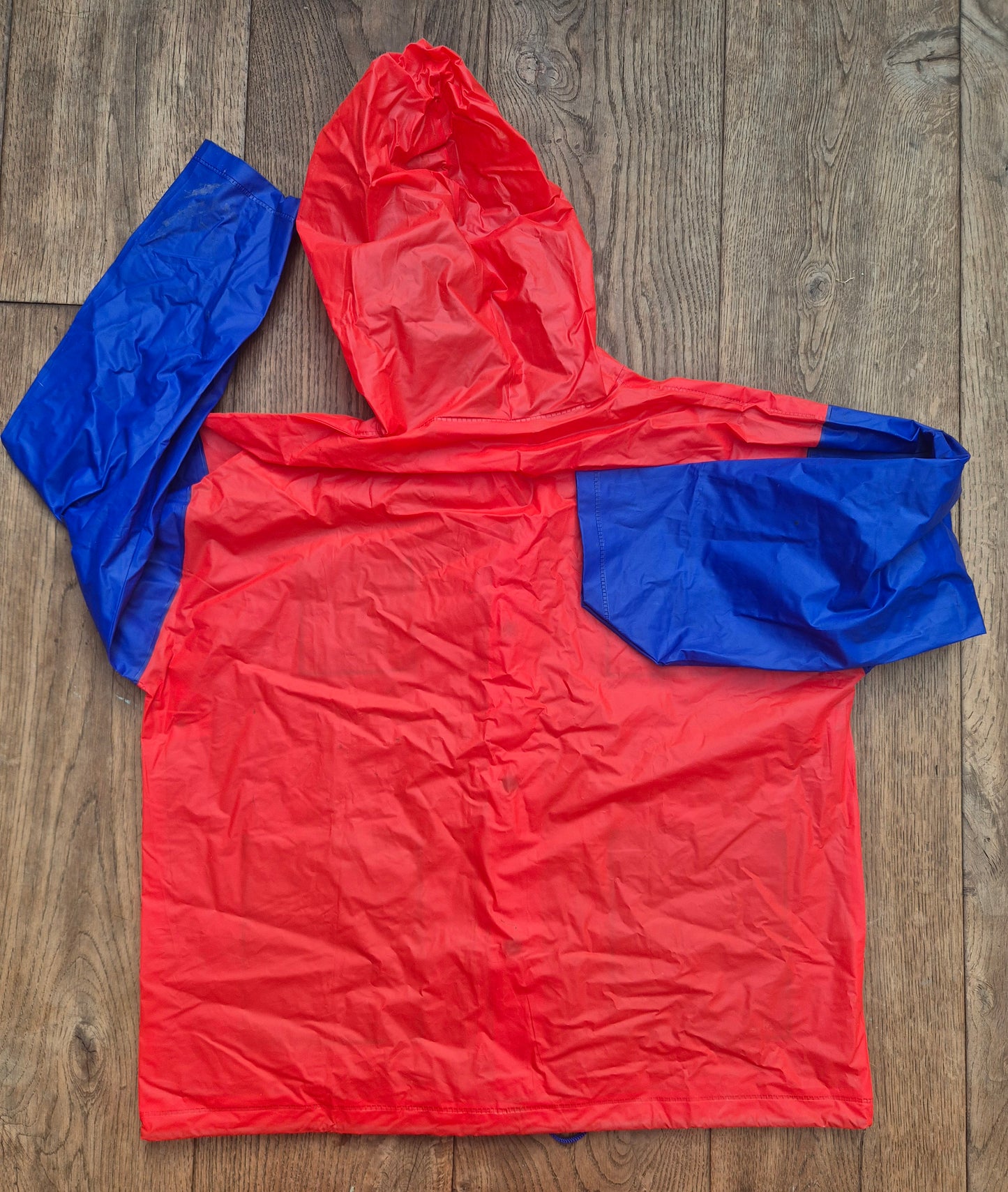 Rood-blauw regenjasje met clowns - maat 116 | 5 - 6 jaar