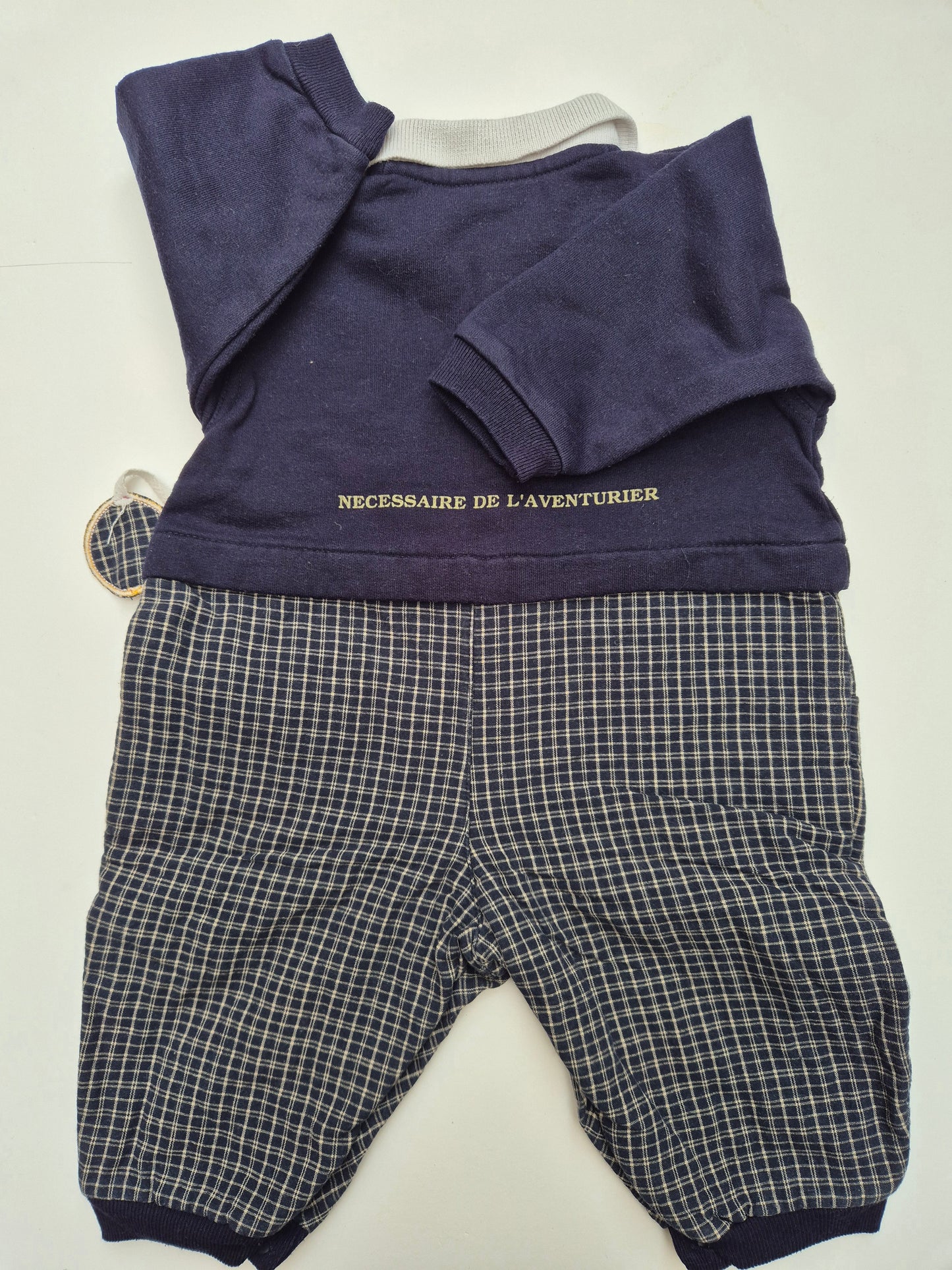 Blauw boxpakje met geruite broek en borduurtjes – maat 80 | 9 - 12 maanden