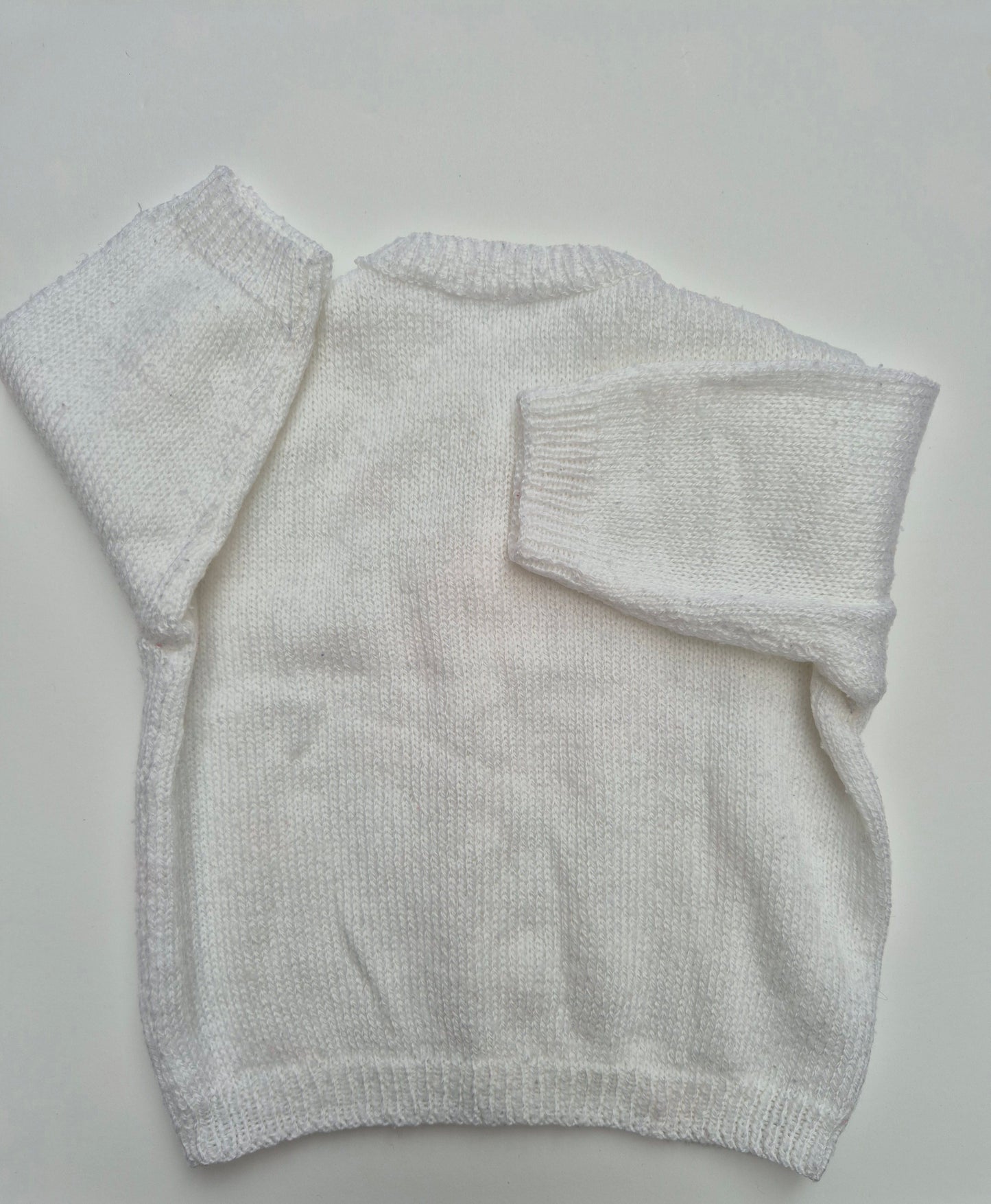 Wit gebreid vest met kabelstructuur – maat 86 | 12 - 18 maanden