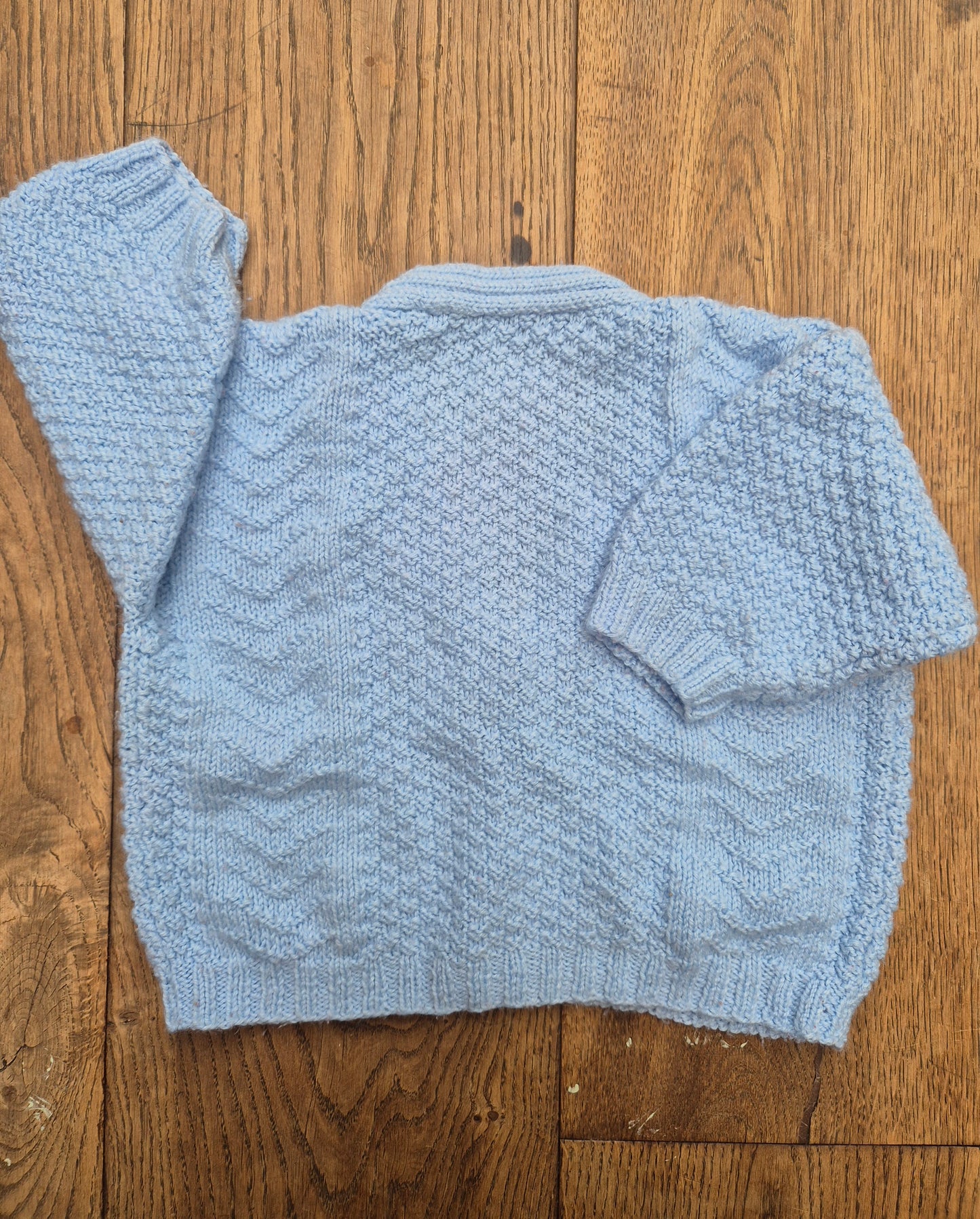 Lichtblauw gebreid vest met structuur – maat 80 | 9 - 12 maanden