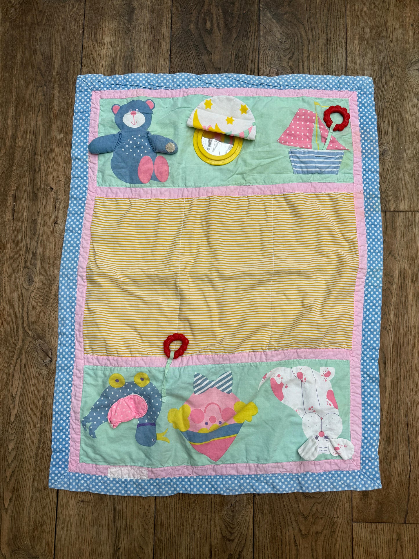 Speelkleed met montessori accessoires