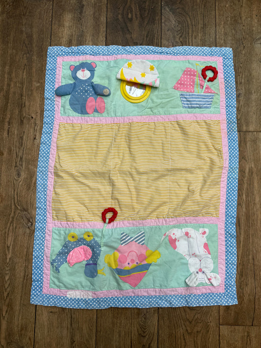 Speelkleed met montessori accessoires