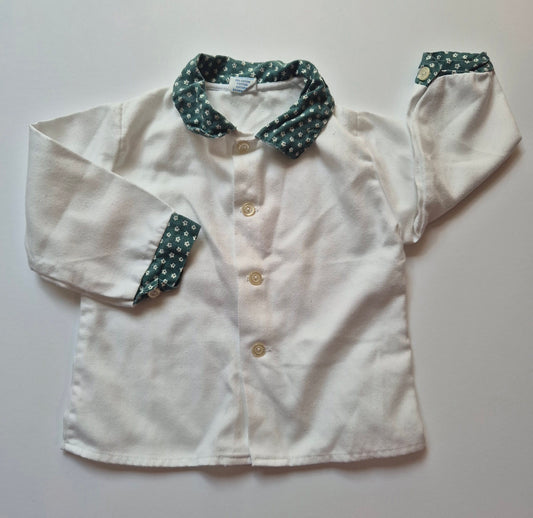 Witte blouse met groene kraag – maat 68 | 3 - 6 maanden
