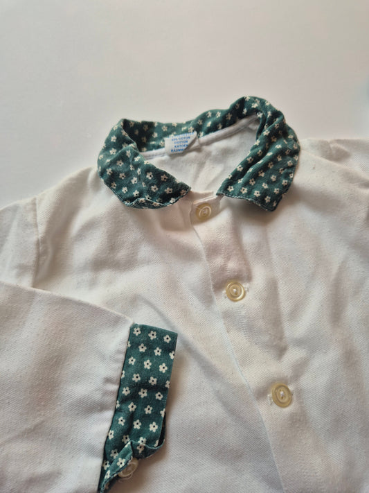 Witte blouse met groene kraag – maat 68 | 3 - 6 maanden