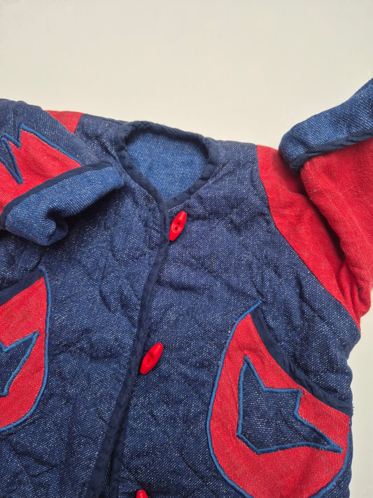 Spijkerjasje met rode accenten – maat 74 | 6 - 9 maanden