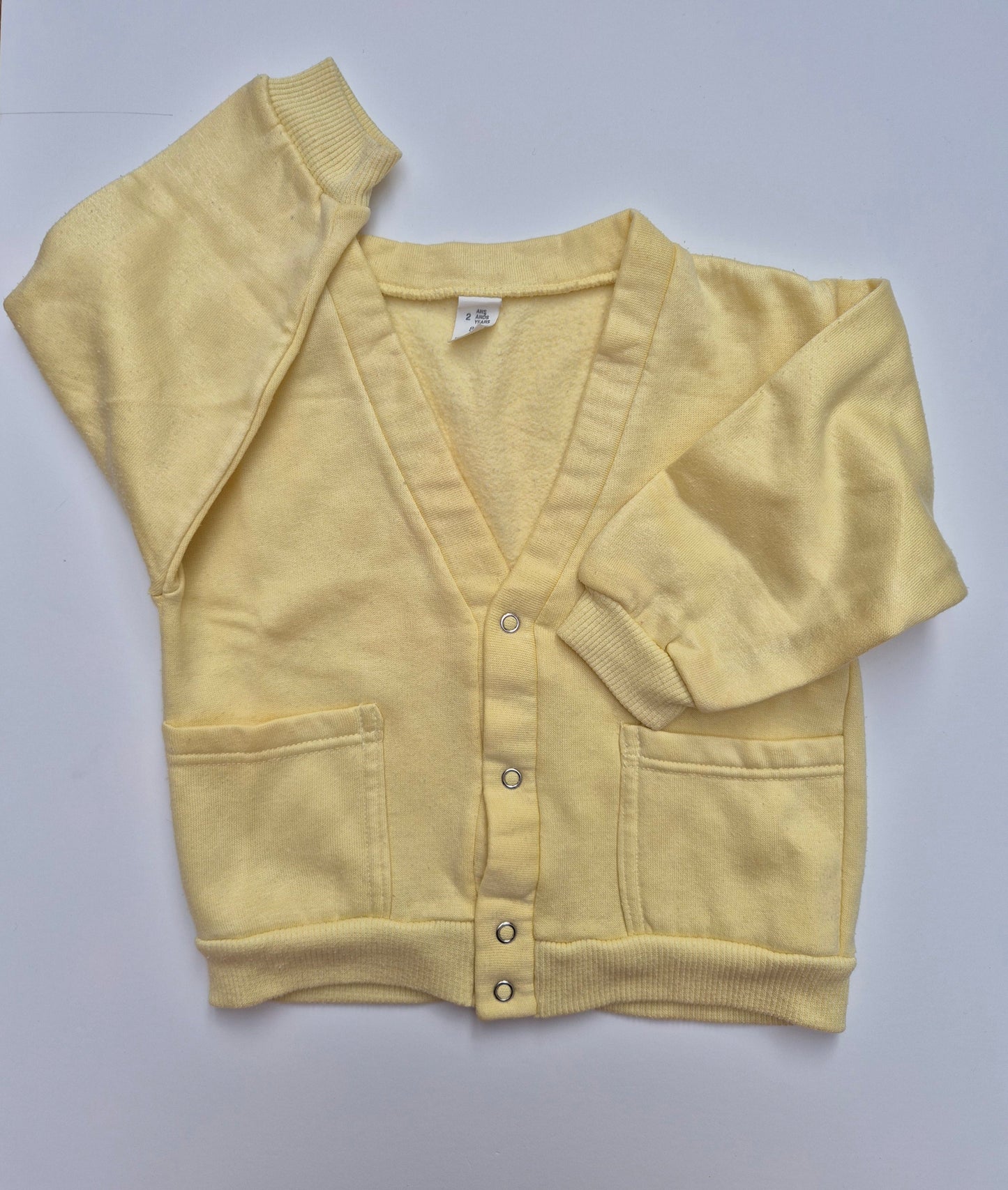 Zachtgeel vest met drukknoopjes – maat 92 | 18 - 24 maanden