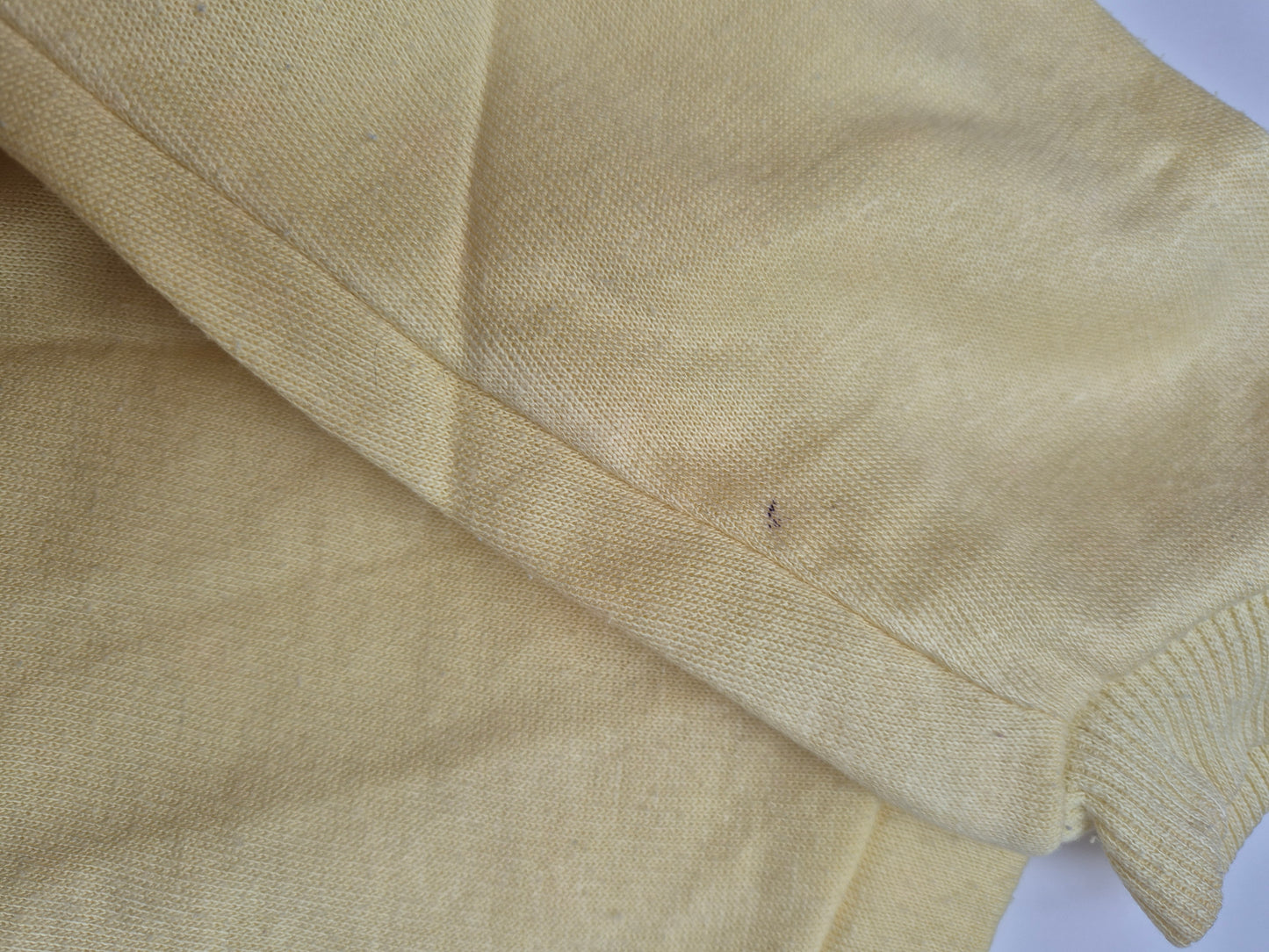 Zachtgeel vest met drukknoopjes – maat 92 | 18 - 24 maanden