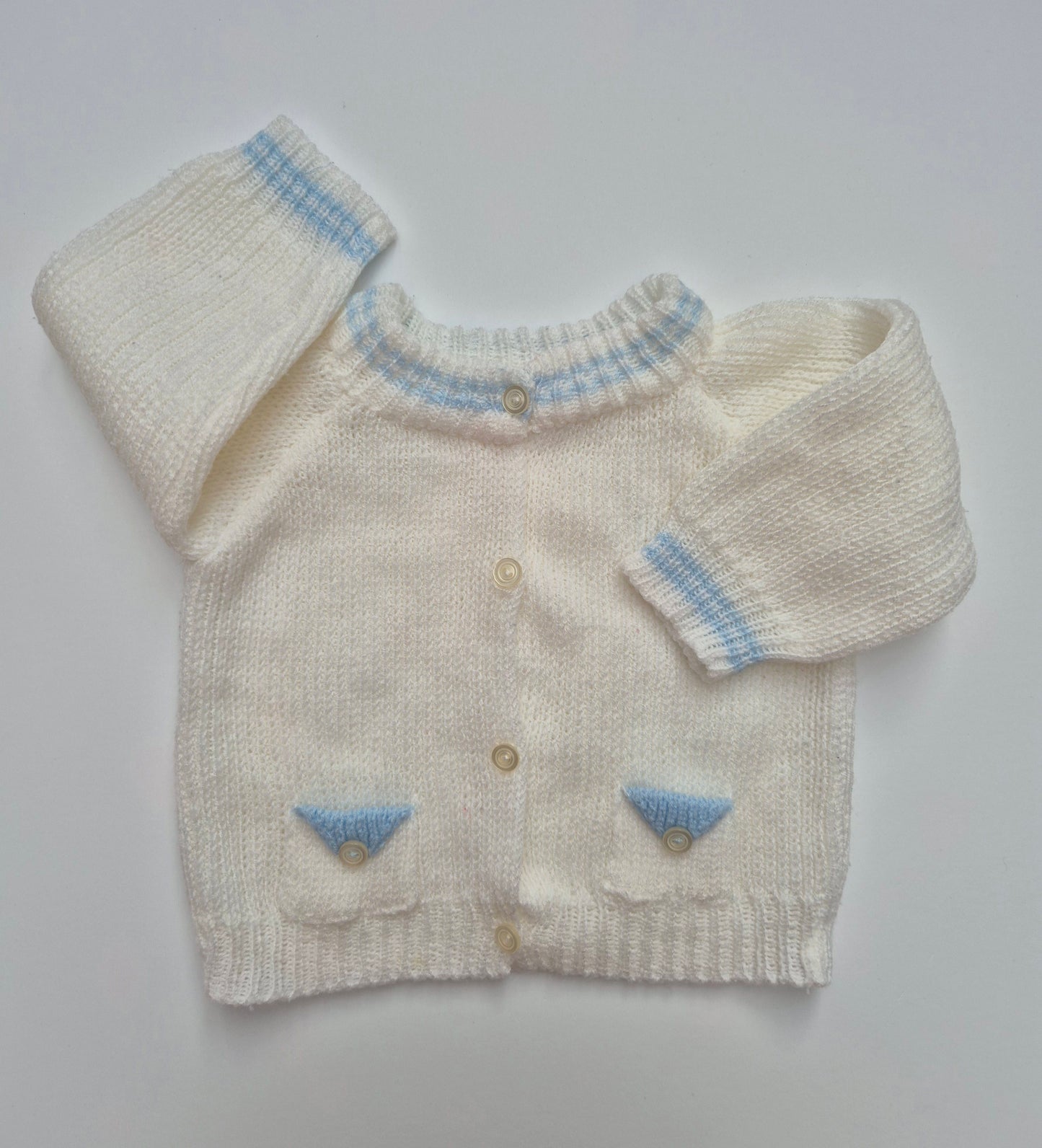 Wit vestje met blauwe details – maat 68 | 3 - 6 maanden