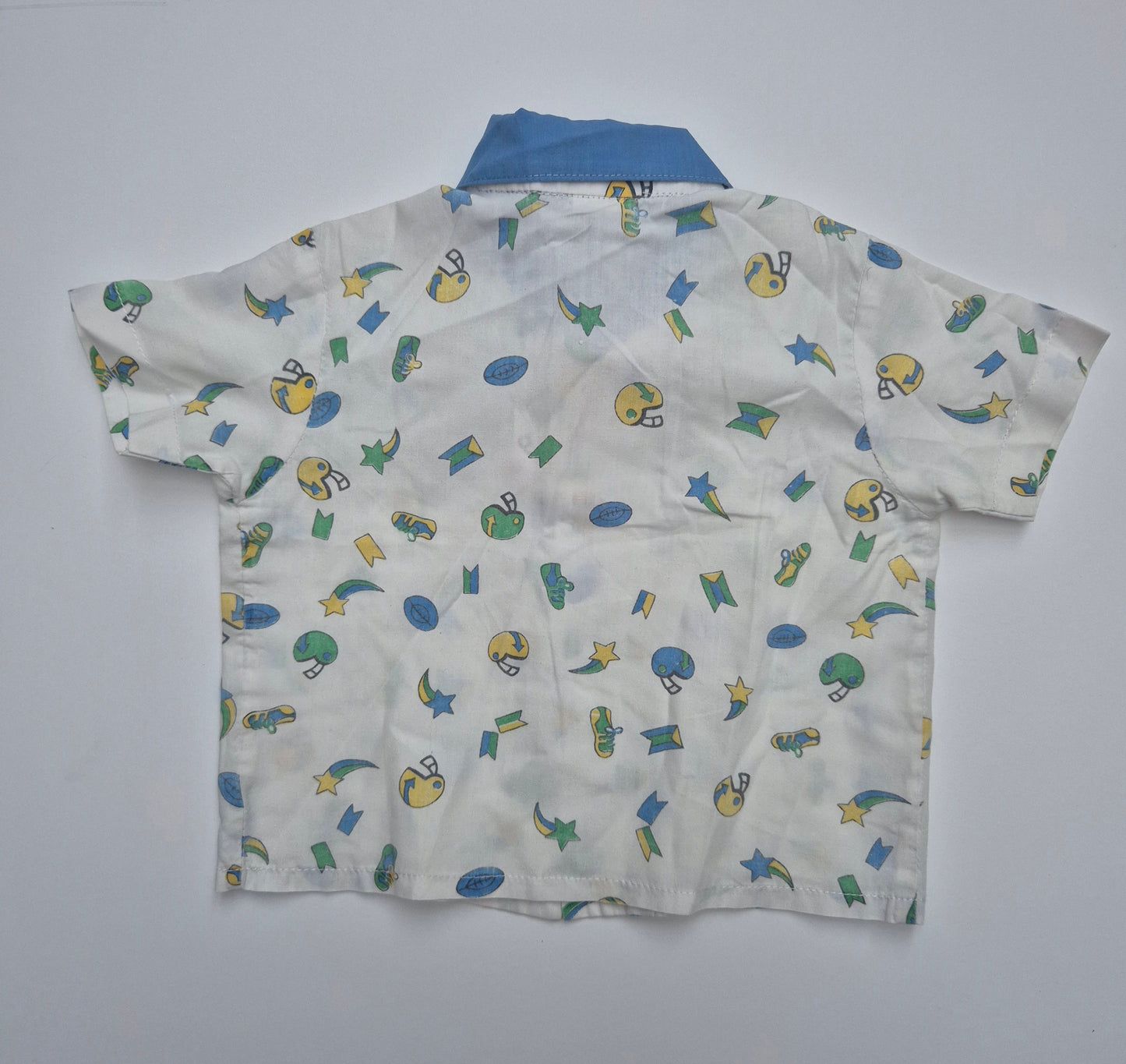 Blouse met blauwe kraag en sportprint – maat 80 | 9 - 12 maanden