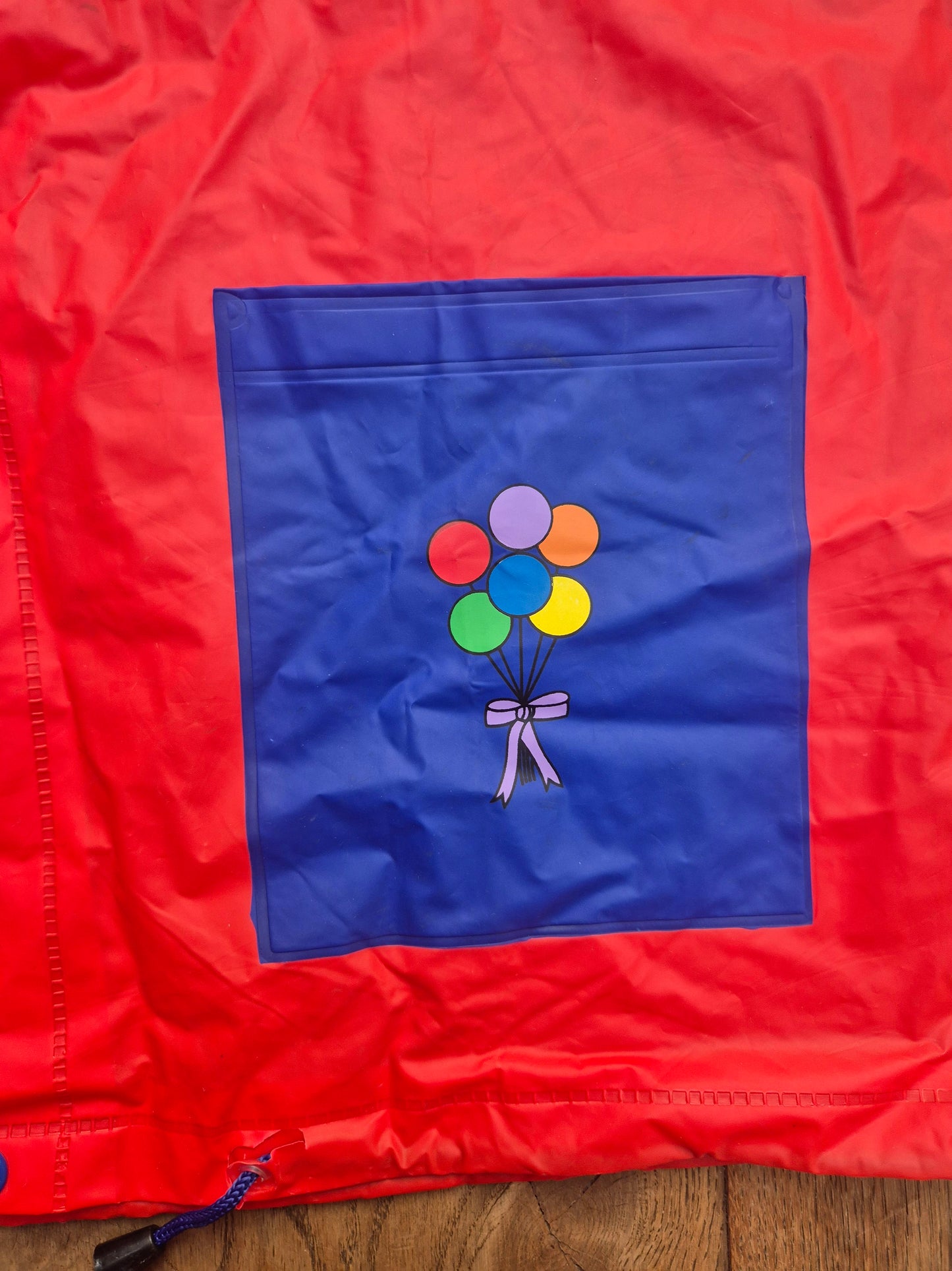 Rood-blauw regenjasje met clowns - maat 116 | 5 - 6 jaar