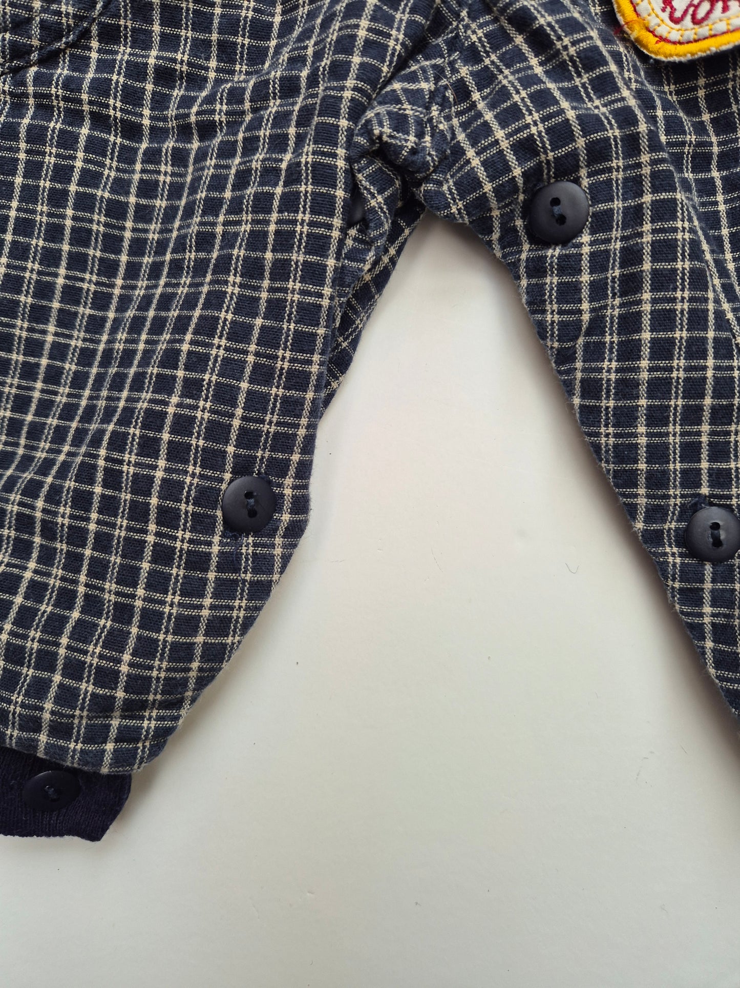 Blauw boxpakje met geruite broek en borduurtjes – maat 80 | 9 - 12  maanden