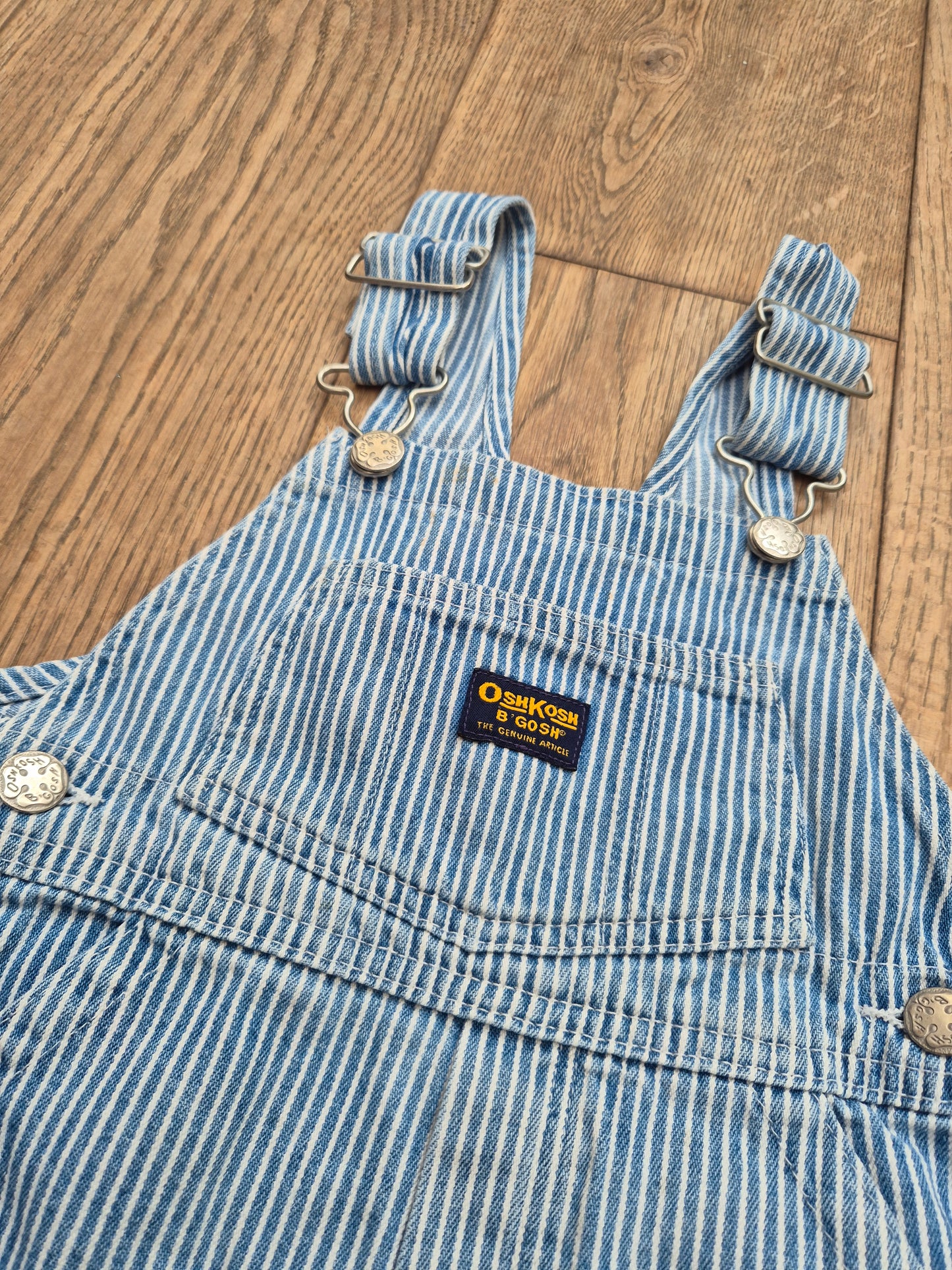 OshKosh blauw wit gestreepte denim tuinbroek – maat 98 | 2 - 3 jaar
