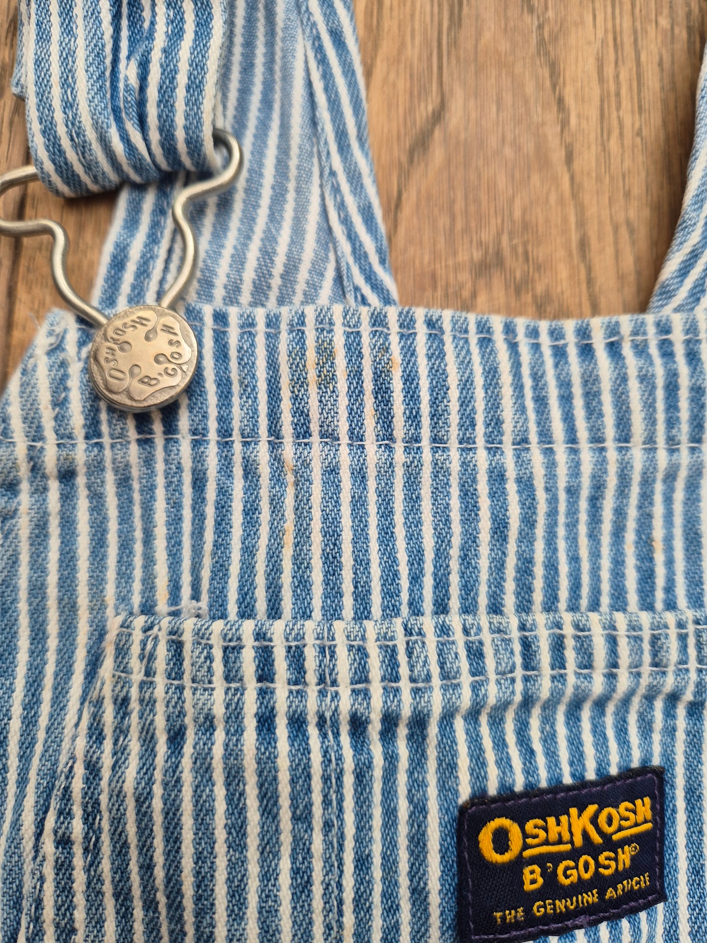 OshKosh blauw wit gestreepte denim tuinbroek – maat 98 | 2 - 3 jaar