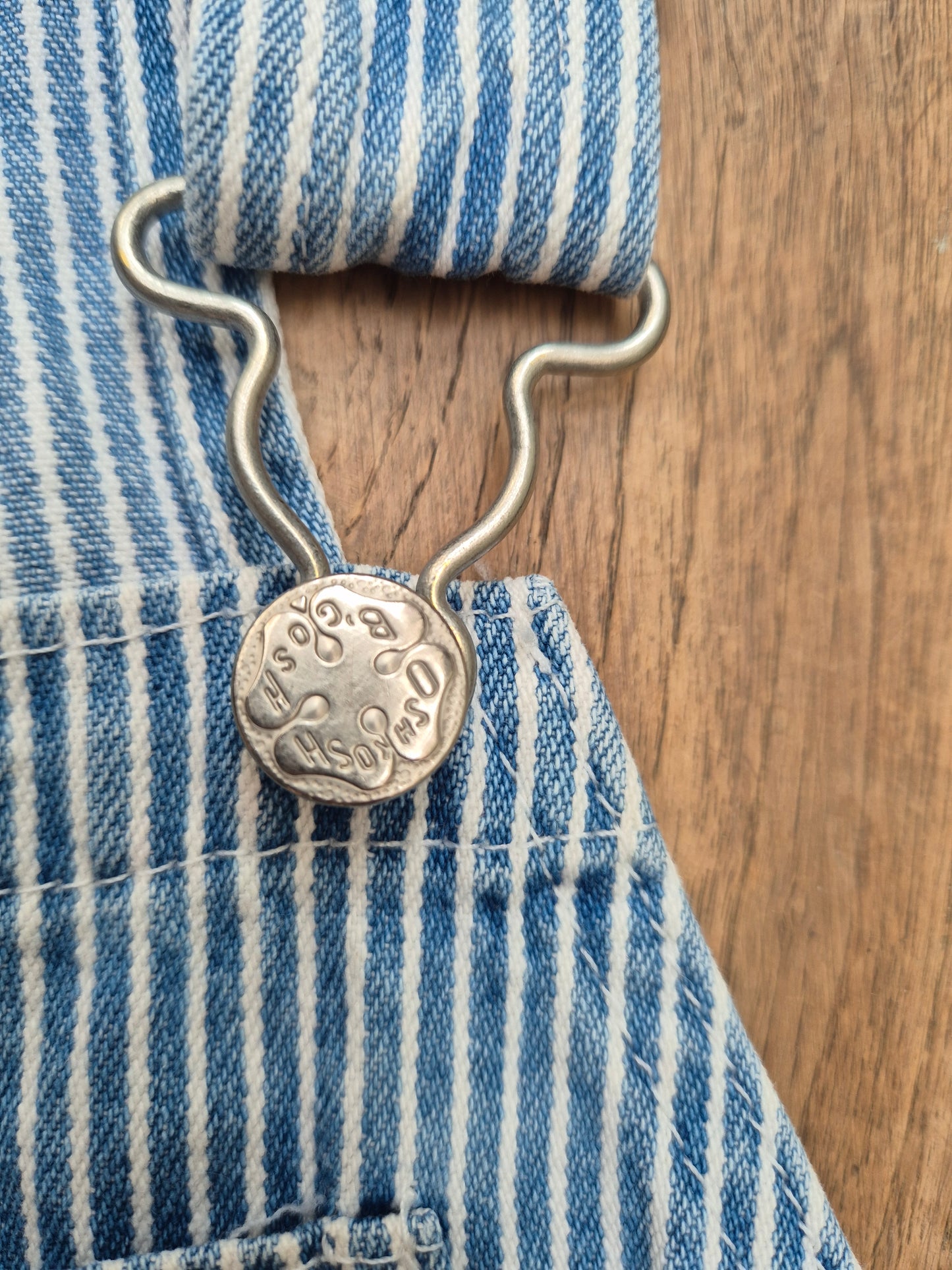 OshKosh blauw wit gestreepte denim tuinbroek – maat 98 | 2 - 3 jaar