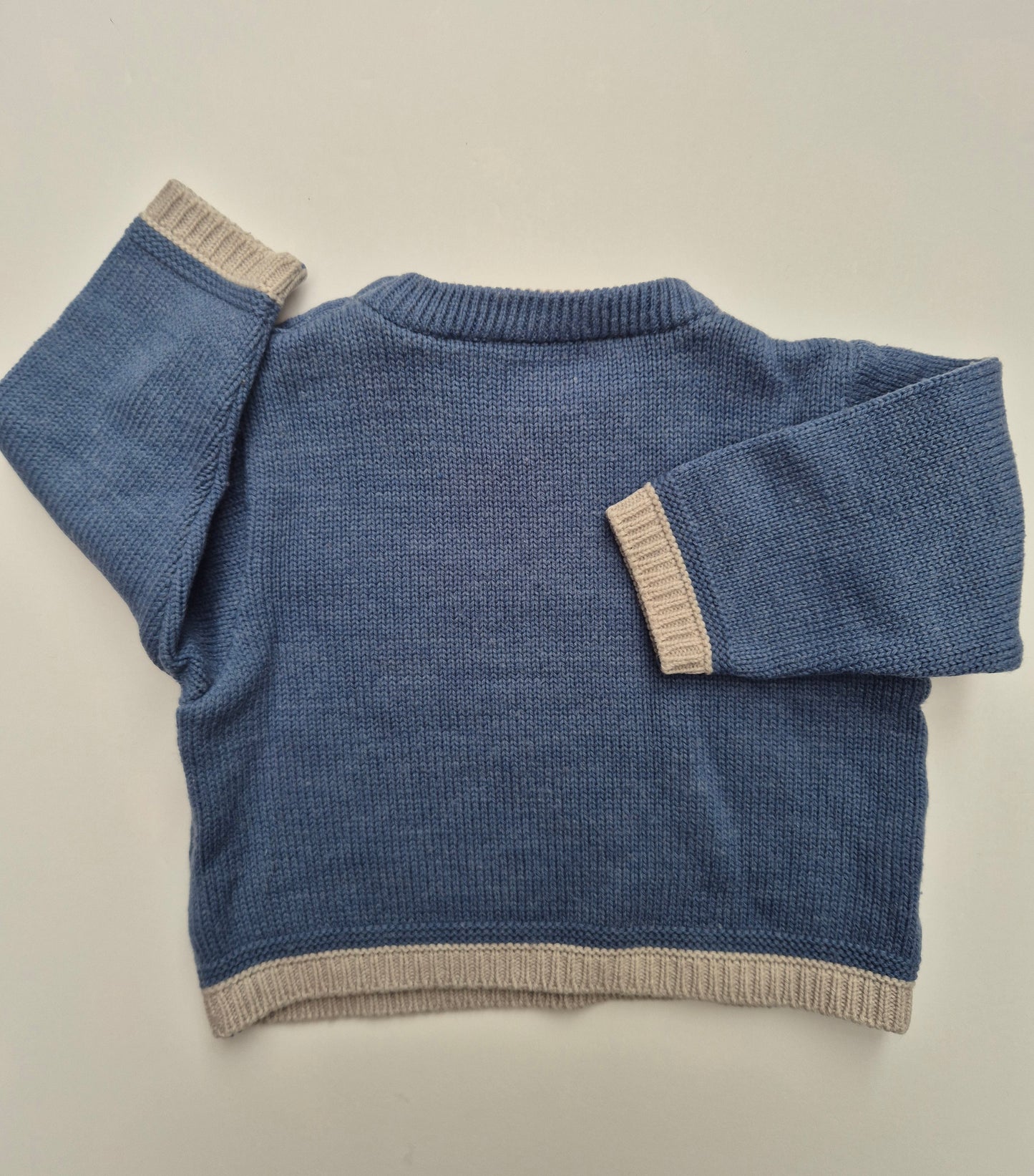 Blauwe trui met beertjes en pootjes – maat 68 | 3 - 6 maanden