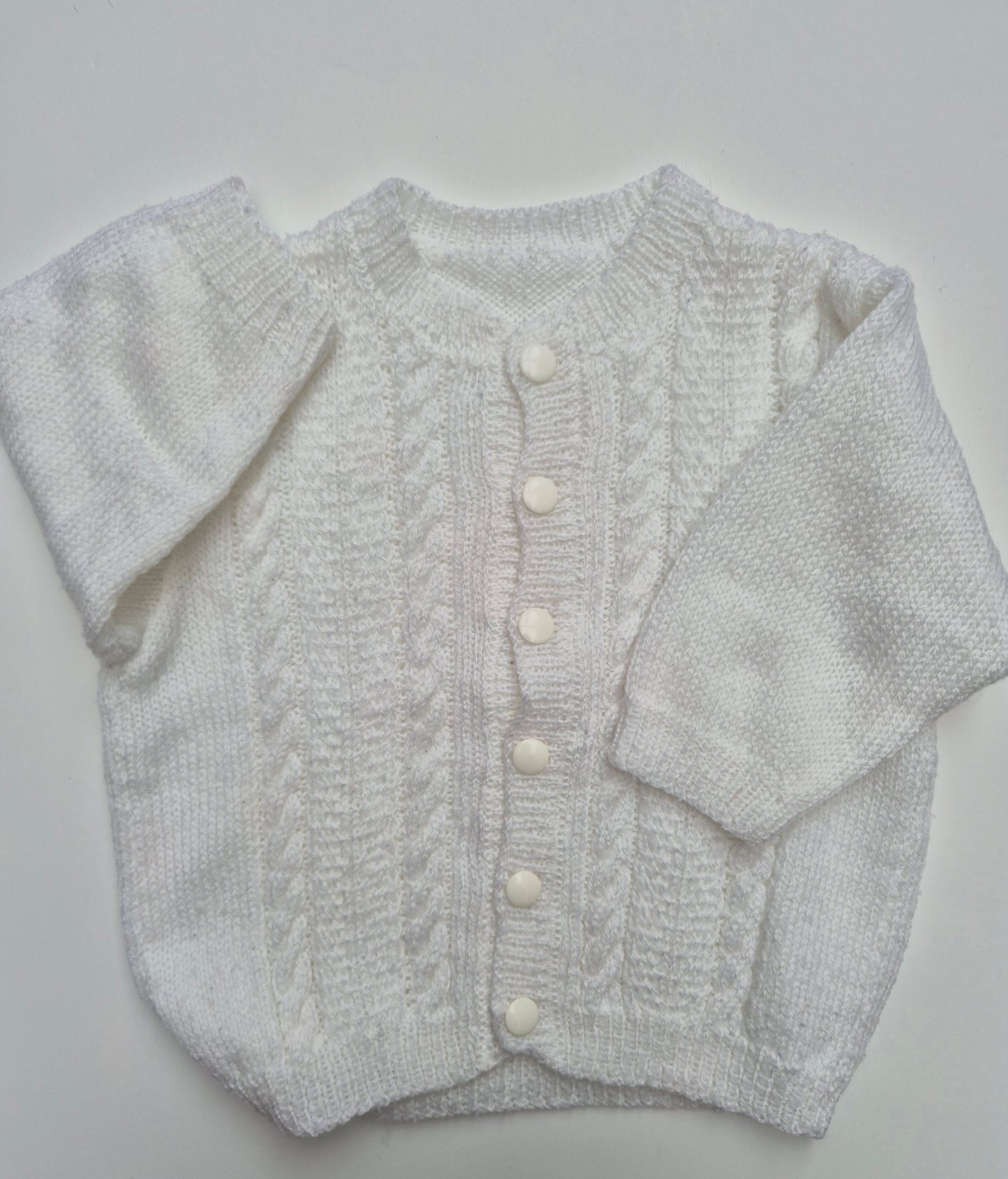 Wit gebreid vest met kabelstructuur – maat 86 | 12 - 18 maanden