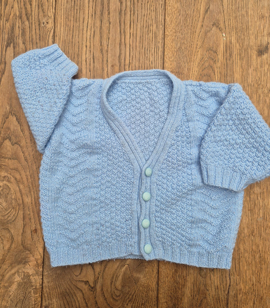 Lichtblauw gebreid vest met structuur – maat 80 | 9 - 12 maanden