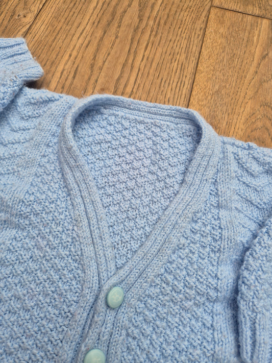Lichtblauw gebreid vest met structuur – maat 80 | 9 - 12 maanden